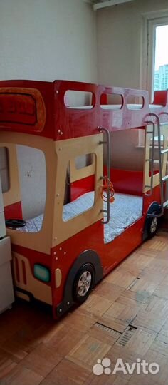 Детская кровать машина двухэтажная