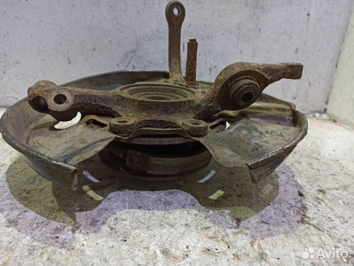 Кулак задний левый A1403504341