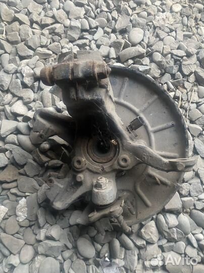 Правый передний поворотный кулак octavia A5