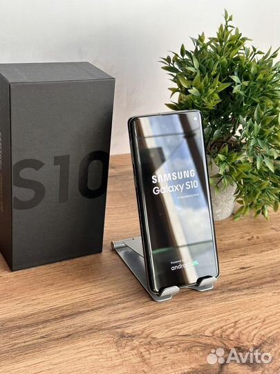 Samsung Galaxy S10, 8/128 ГБ