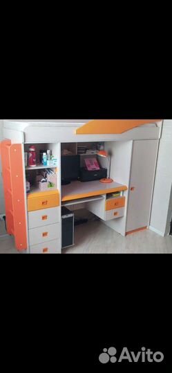 Кровать чердак со столом и шкафом