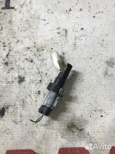 Датчик уровня в бачок омывателя Nissan Pathfinder