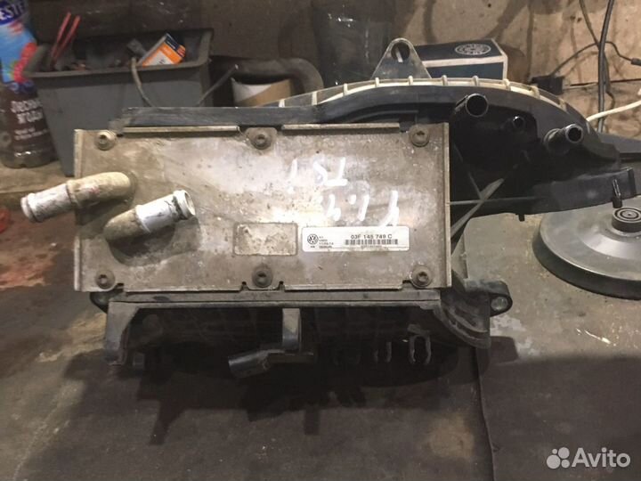 Коллектор впускной с охладителем Фольксваген Ауди