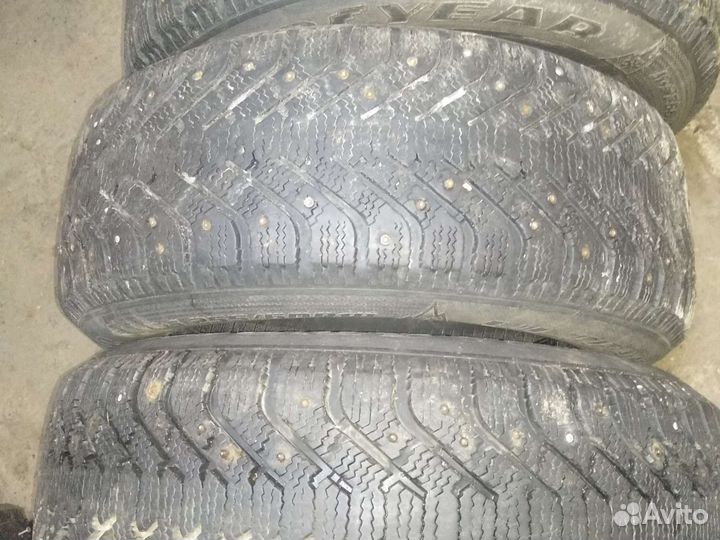 Goodyear UltraGrip 500 255/60 R18 112T