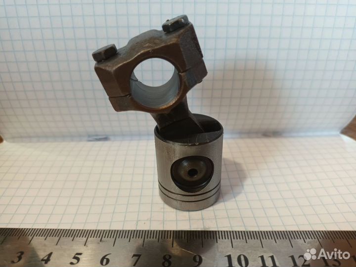 Брелок (поршень)