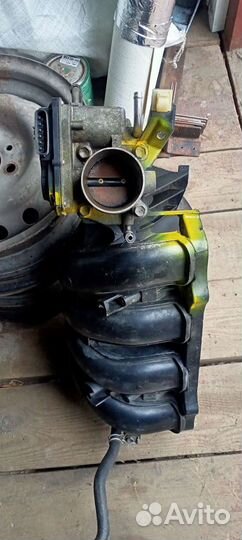 Впускной коллектор с Дрос. Узлом Toyota