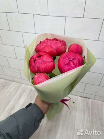 Букеты цветы розы пионы