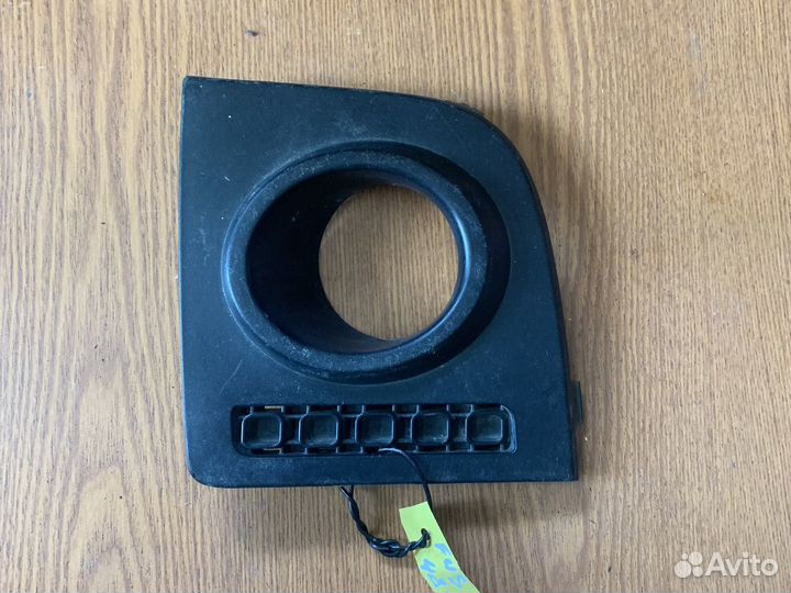 Рамка противотуманной фары Ford Fusion