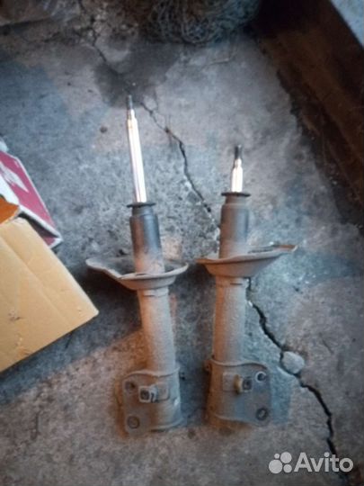 Subaru outback стойки передние