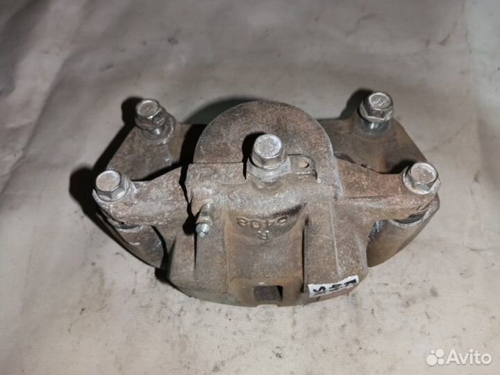 Суппорт тормозной передний правый Lexus Rx 400H