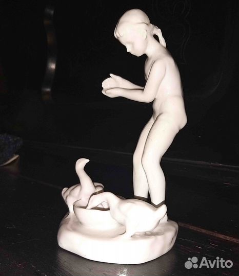 Статуэтки фарфор Девочка с утками и уточка