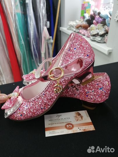 Туфли блестящие на каблуке