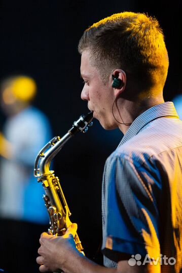 Саксофонист. Живая музыка
