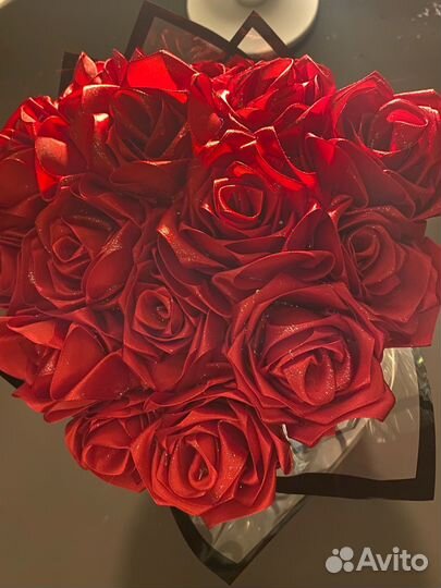 Розы из атласных лент