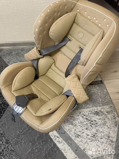 Автомобильное кресло