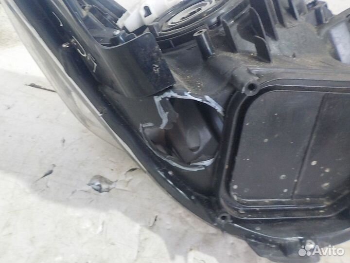 Фара левая Toyota Land Cruiser 200