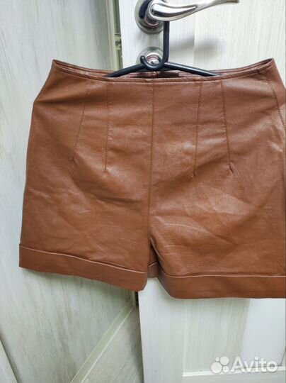 Кожаные шорты love republic,44