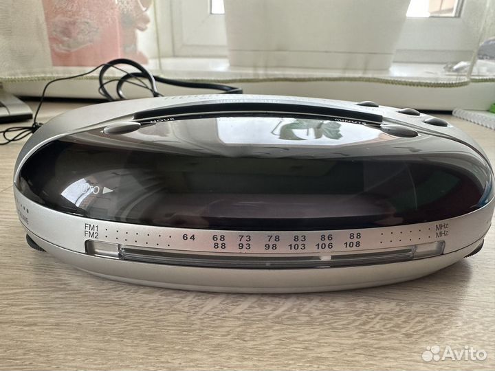 Часы будильник с радио