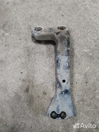 Кронштейн впускного коллектора Mazda 323