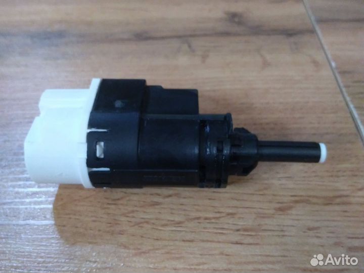 Выключатель стоп сигнала Renault