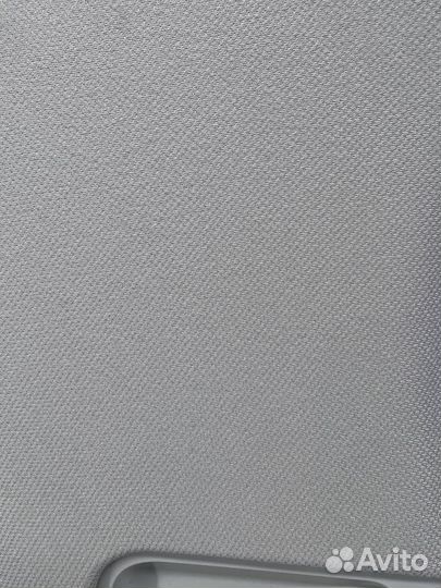 Обшивка средней стойки левая Touareg NF FL нф фл