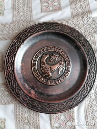 Настенная медная тарелка-панно 