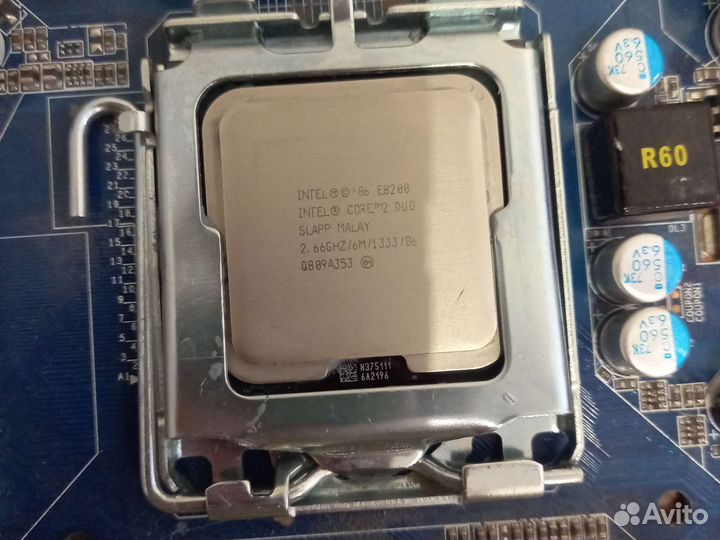 Материнская плата с процессором и памятью