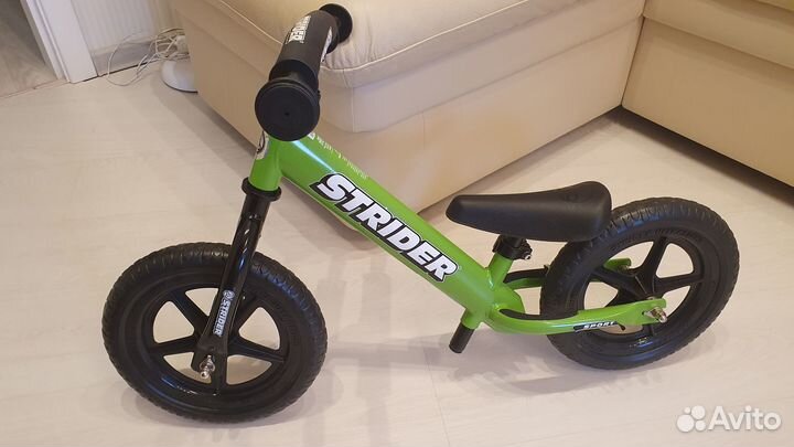 Беговел Strider Sport Pro + шлем. Новые