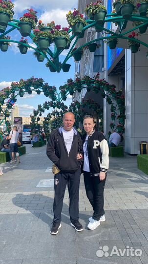 Семейная пара помощники по хозяйству