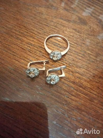 Золотые серьги и кольцо