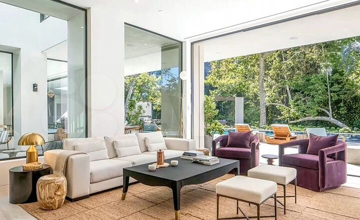 Дом 402 м² на участке 7,1 сот.