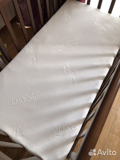 Матрасик в детскую кроватку и бортики