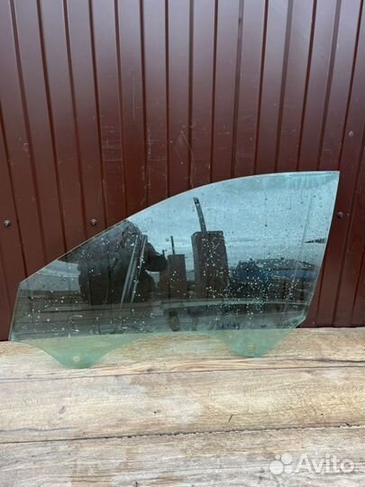 Стекло двери переднее левое Audi 3 8P 1.8 2008