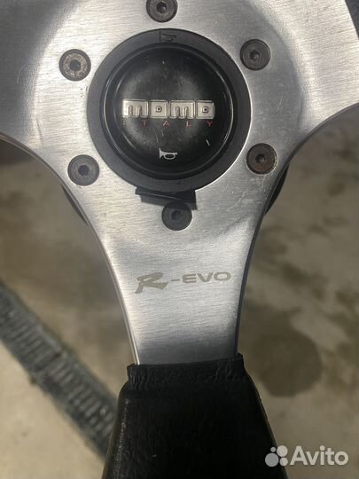 Спортивный руль momo