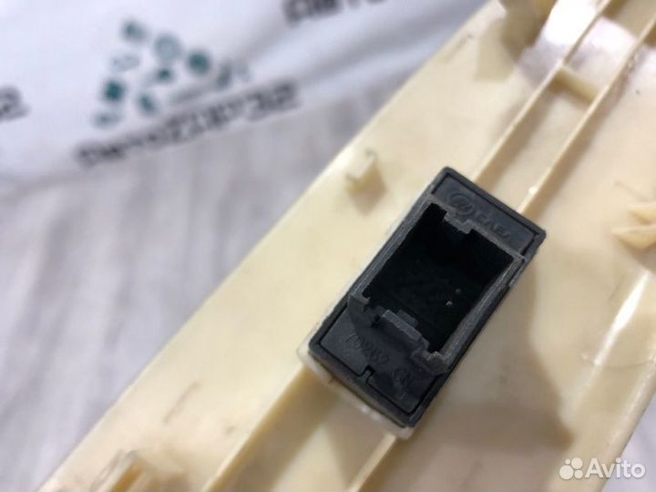 Кнопка стеклоподьёмника передняя правая Lifan