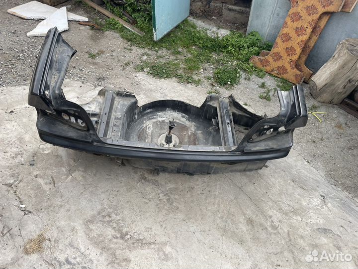 Задняя панель и ниша запаски bmw e36