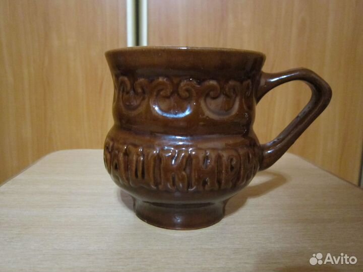 Глинянный кувшин с кружкой