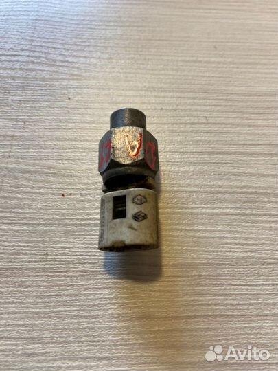 Датчик давления масла Renault Duster