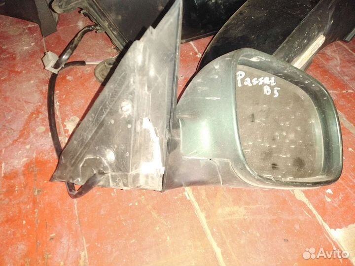 Зеркало правое Volkswagen Passat B5
