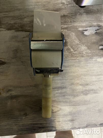 Диспенсер для скотча