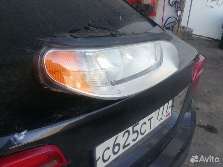 Фара прав галоген на Volvo XC70, S80 2