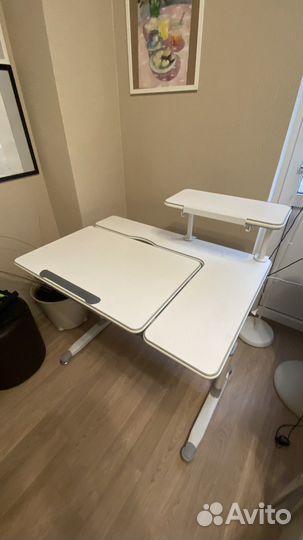 Продам расущая парта Rifforma100+полка для книг
