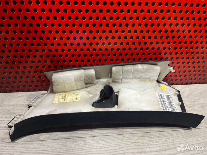 Обшивка стойки задняя левая Porsche Cayenne 958