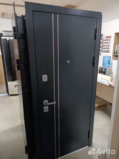 Дверь входная металлическая новая