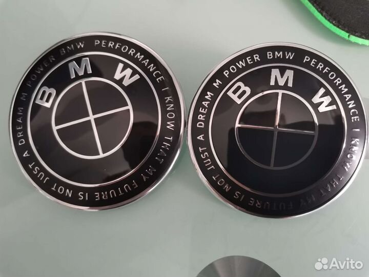 Эмблемы BMW с небольшим браком