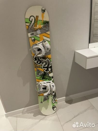 Сноуборд с креплениями