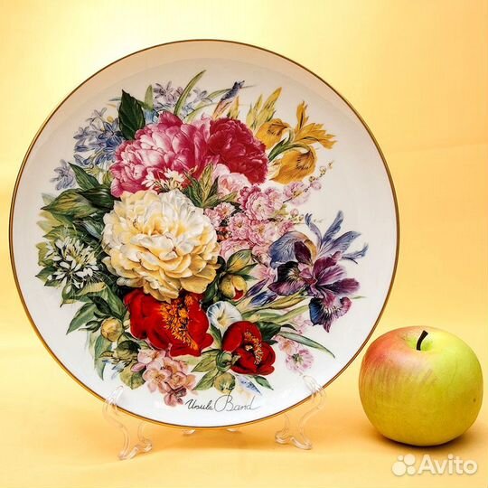 Фарфоровая тарелка