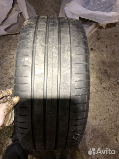 Pirelli P Zero PZ4 255/35 R19 96Y