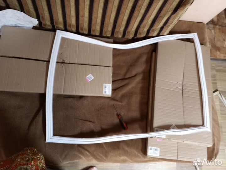 Уплотнитель (резинка на двери) для холодильника