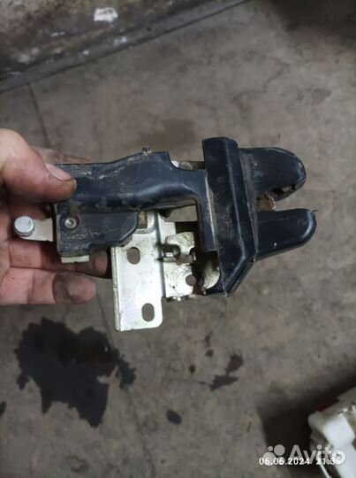 Замок багажника лансер 9